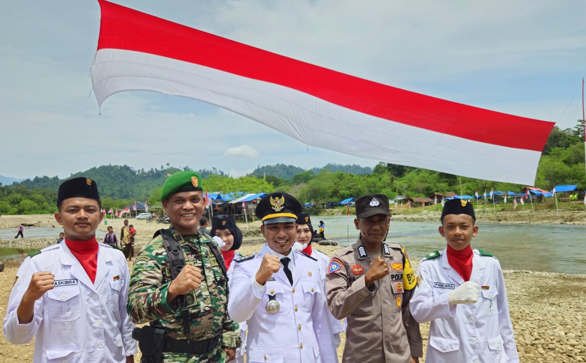 Bendera Merah Putih Raksasa Dikibarkan di Objek Wisata Blang Pante Paya Bakong