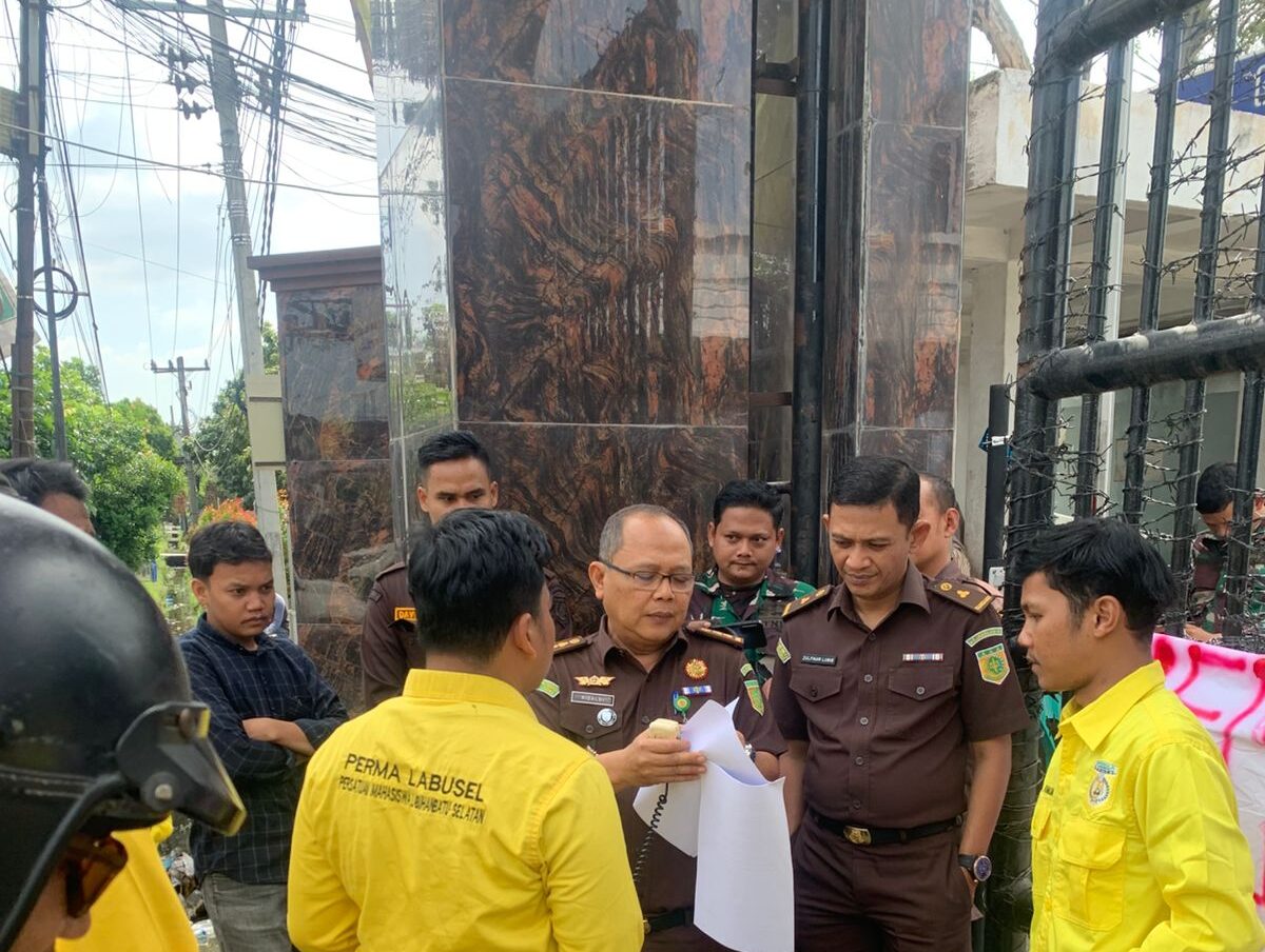 Dinilai Mandul Usut Korupsi, Perma Labusel Geruduk Kejatisu Desak Pencopotan Kajari dan Kasi Pidsus