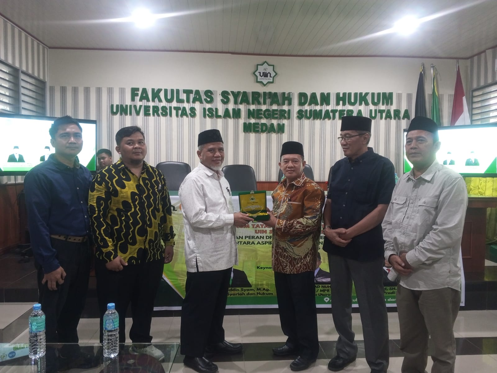 Senator KH. Muhammad Nuh Paparkan Peran Strategis DPD RI dalam Stadium General di UIN Sumatera Utara