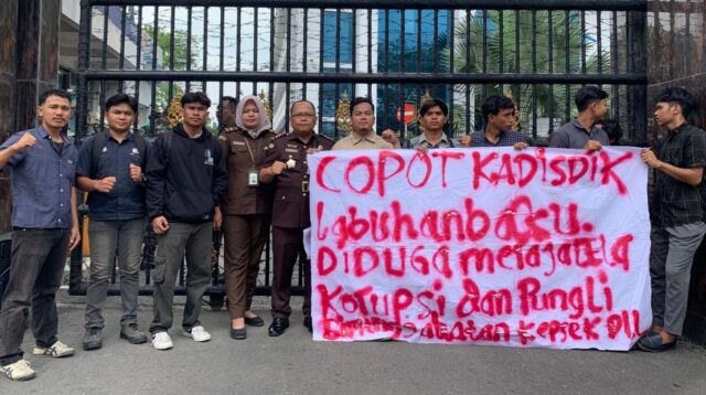 HEBOH! Kadisdik Labuhanbatu Diduga Sunat Anggaran Ruang Guru dan Jual Beli Jabatan Kepsek, Mahasiswa Geruduk Kejatisu